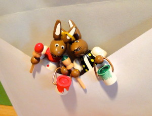 Zwei Osterhasen in der Osterpost