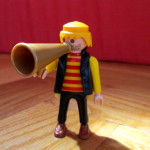 Ein Playmobil-Männchen mit Flüstertüte